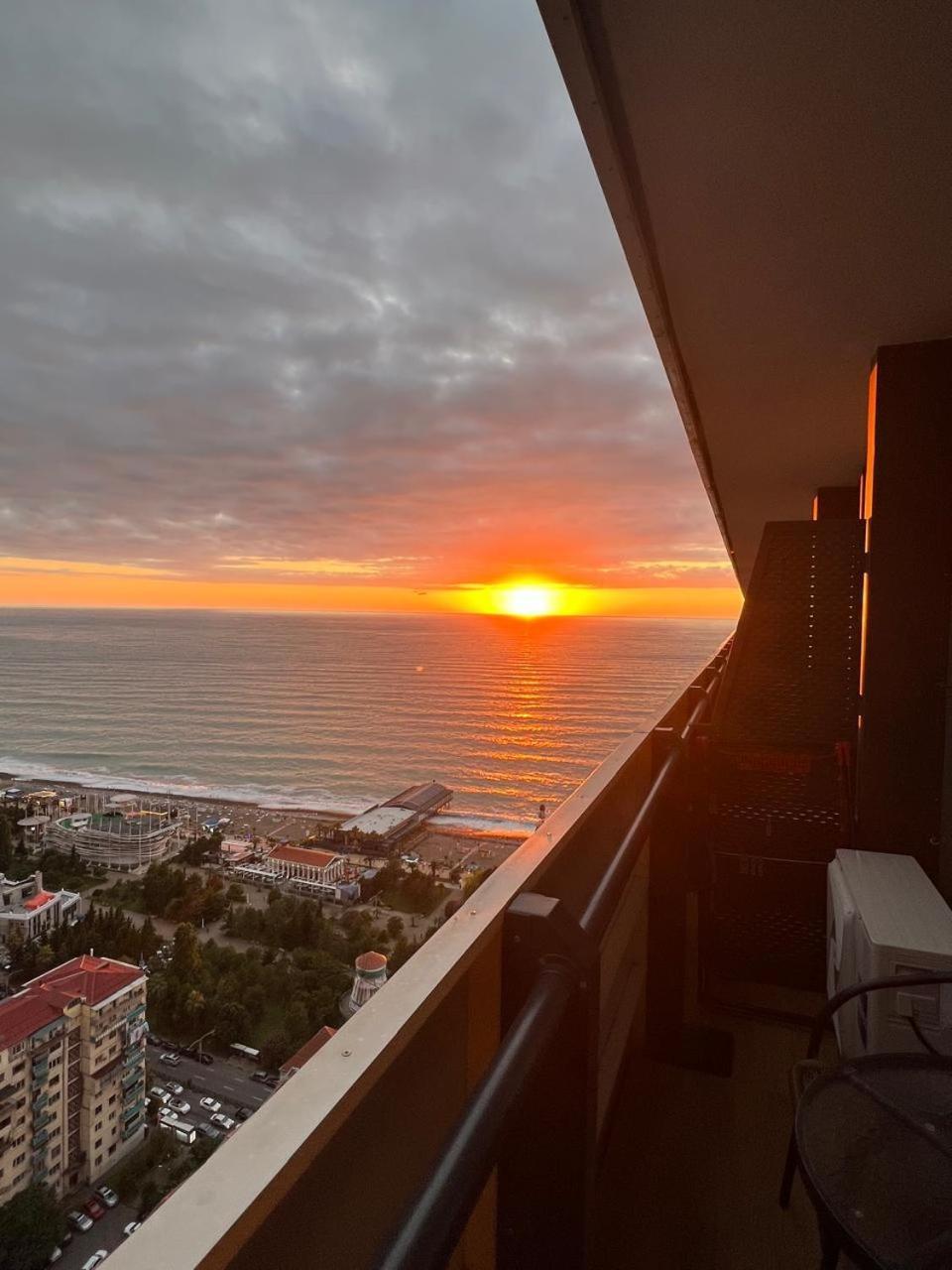 Orbi City Seaview 巴统 外观 照片